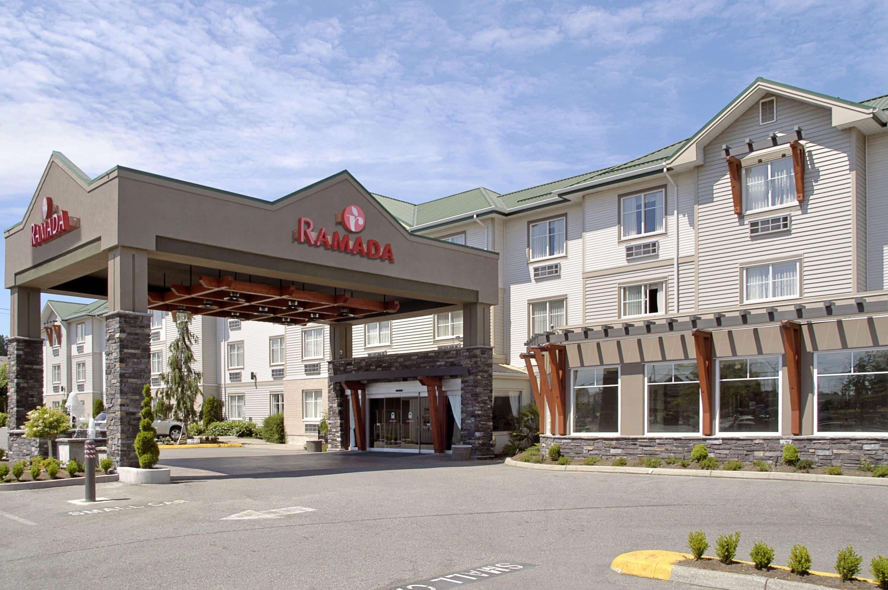 Hotel Ramada By Wyndham Surrey/Langley Exterior foto