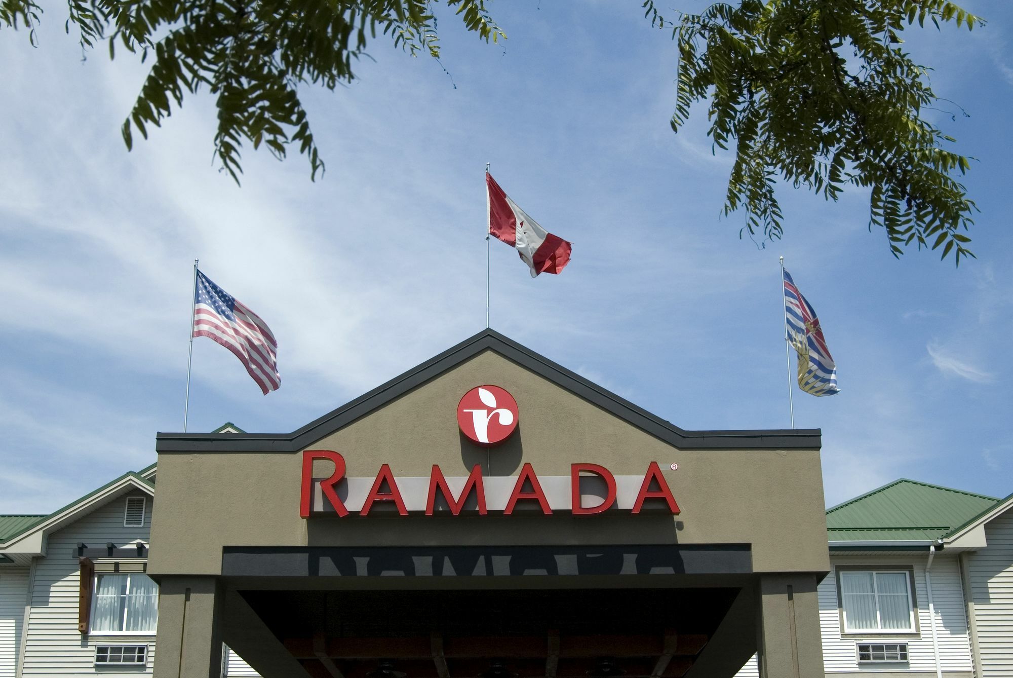 Hotel Ramada By Wyndham Surrey/Langley Exterior foto